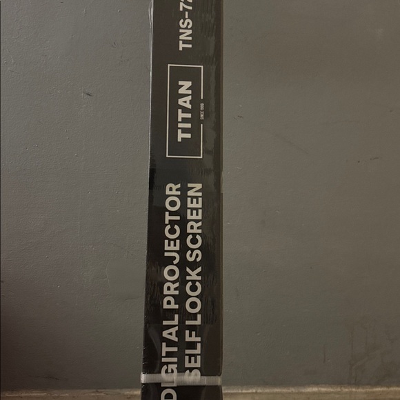 LR30 Black Portable Projector + gift - Picture 2 of 5